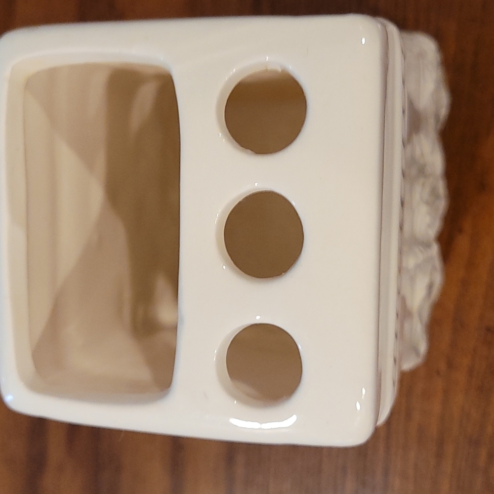 Toothbrush holder, cream with darker accent - Picture 2 of 3